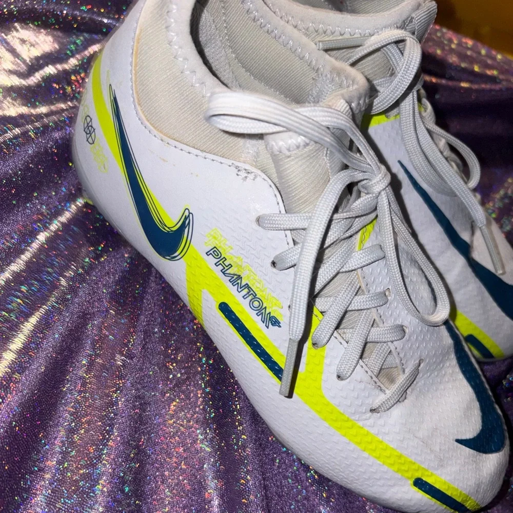 Nike Phantom Cleats (Kids)